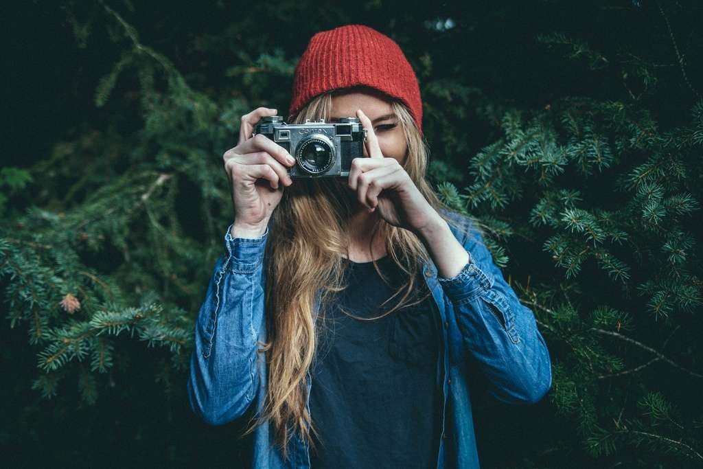 hand-girl-hair-camera-photographer-pine-14200-pxhere